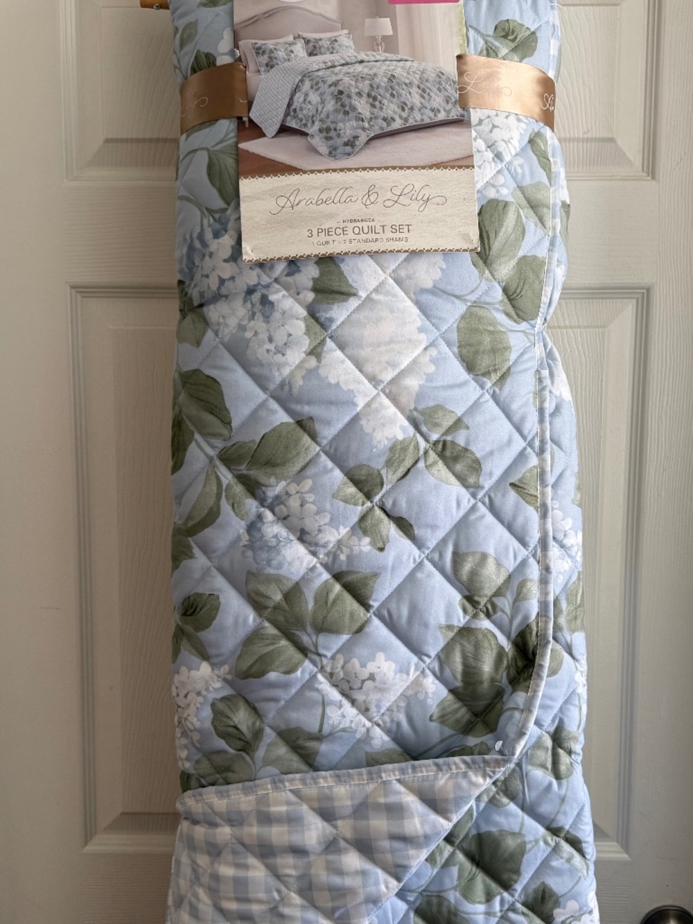 Hydrangea and gingham Queen Quilt with Shams